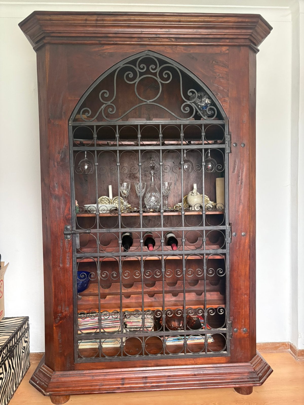 Armoire à vin/en teck/grande/, Antiquités & Art, Enlèvement