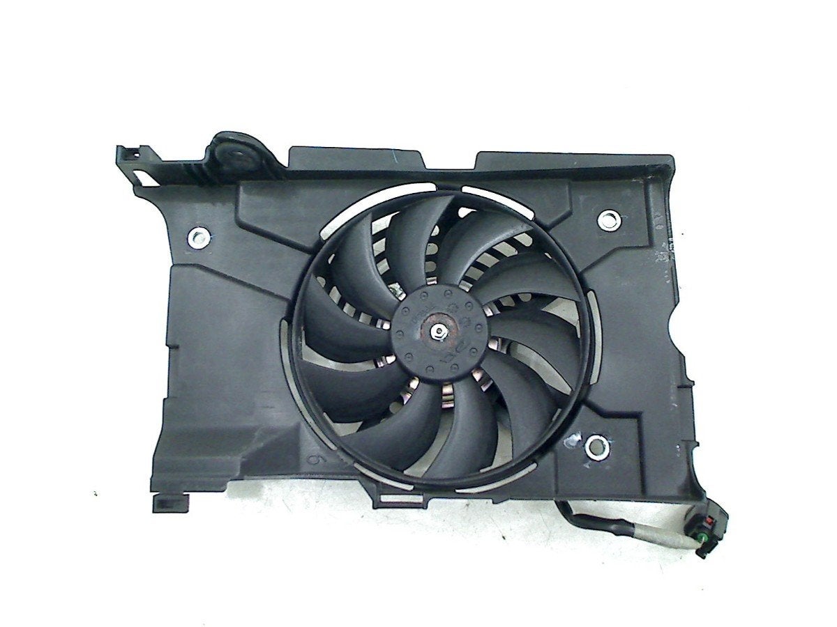 VENTILATOR R CRF 1100 DCT Africa Twin 2024 (CRF1100D4), Honda Center GmbH, Gebruikt, Info@honda.de, Hanauer Landstraße  222-224
60314  Frankfurt am Main, DE