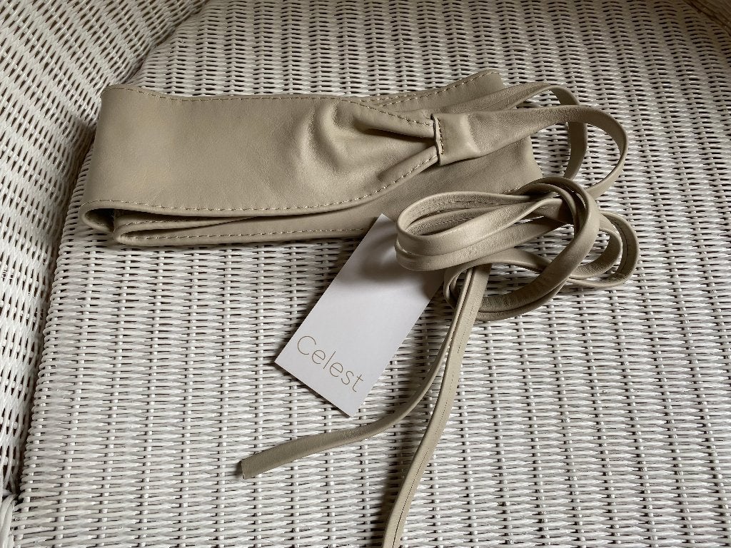 Ceinture à nouer CELEST en cuir beige clair - taille 1, Vêtements | Femmes, Ceintures, Neuf, Cuir véritable, Enlèvement ou Envoi