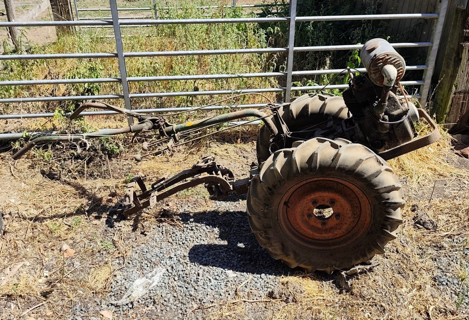 Motoculteur Oldtimer  
à restaurer / te restaureren 

Bungar, Enlèvement