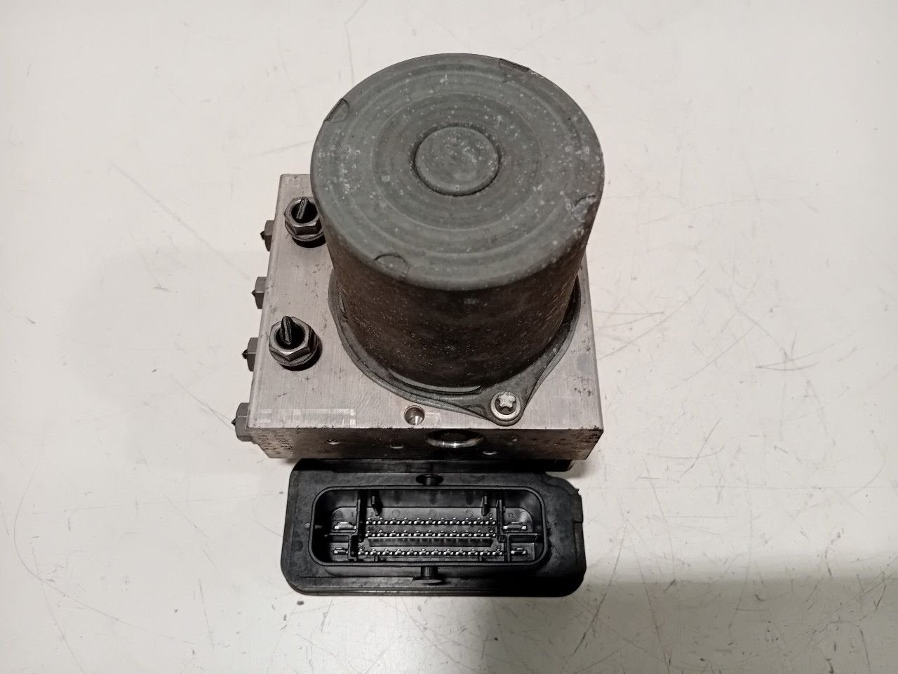 Abs pomp Volkswagen Polo, Onderdelen@venauto.nl, Van der Ven Autorecycling B.V., Gebruikt, Ettenseweg 76, 4706 PB Roosendaal, The Netherlands