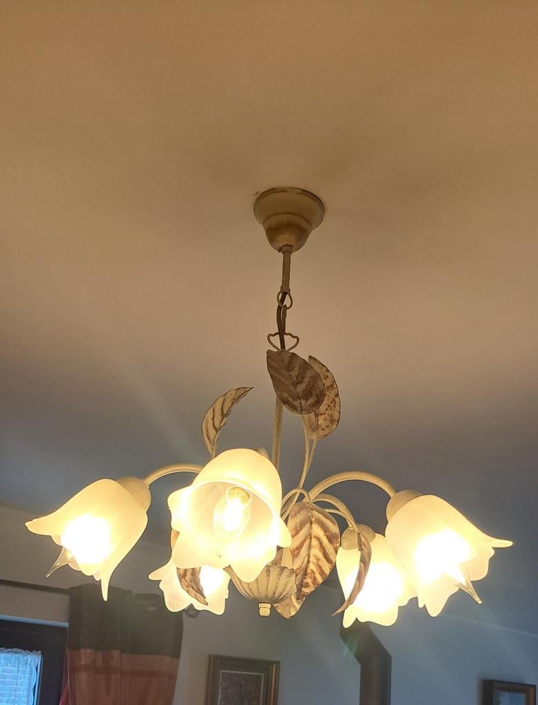 Lustre  tulipe a 5 branchesavec feuille très bonne état