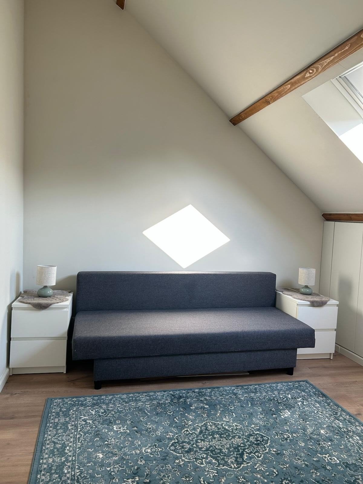 Slaapbank IKEA Alvdalen MET zachte topper!, Ophalen, 140 cm, Zo goed als nieuw, Twijfelaar