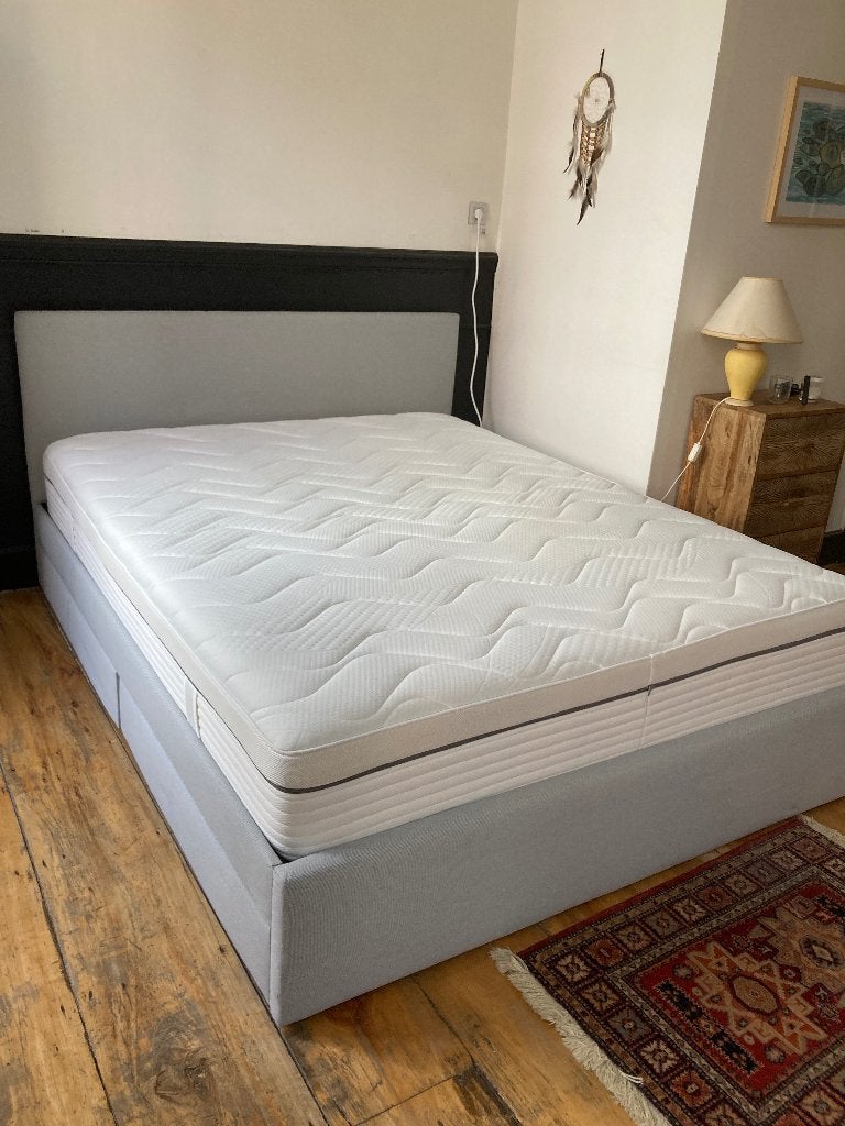 Matelas et cadre de qualité supérieure. Moins d'un an, Maison & Meubles, Enlèvement, Comme neuf