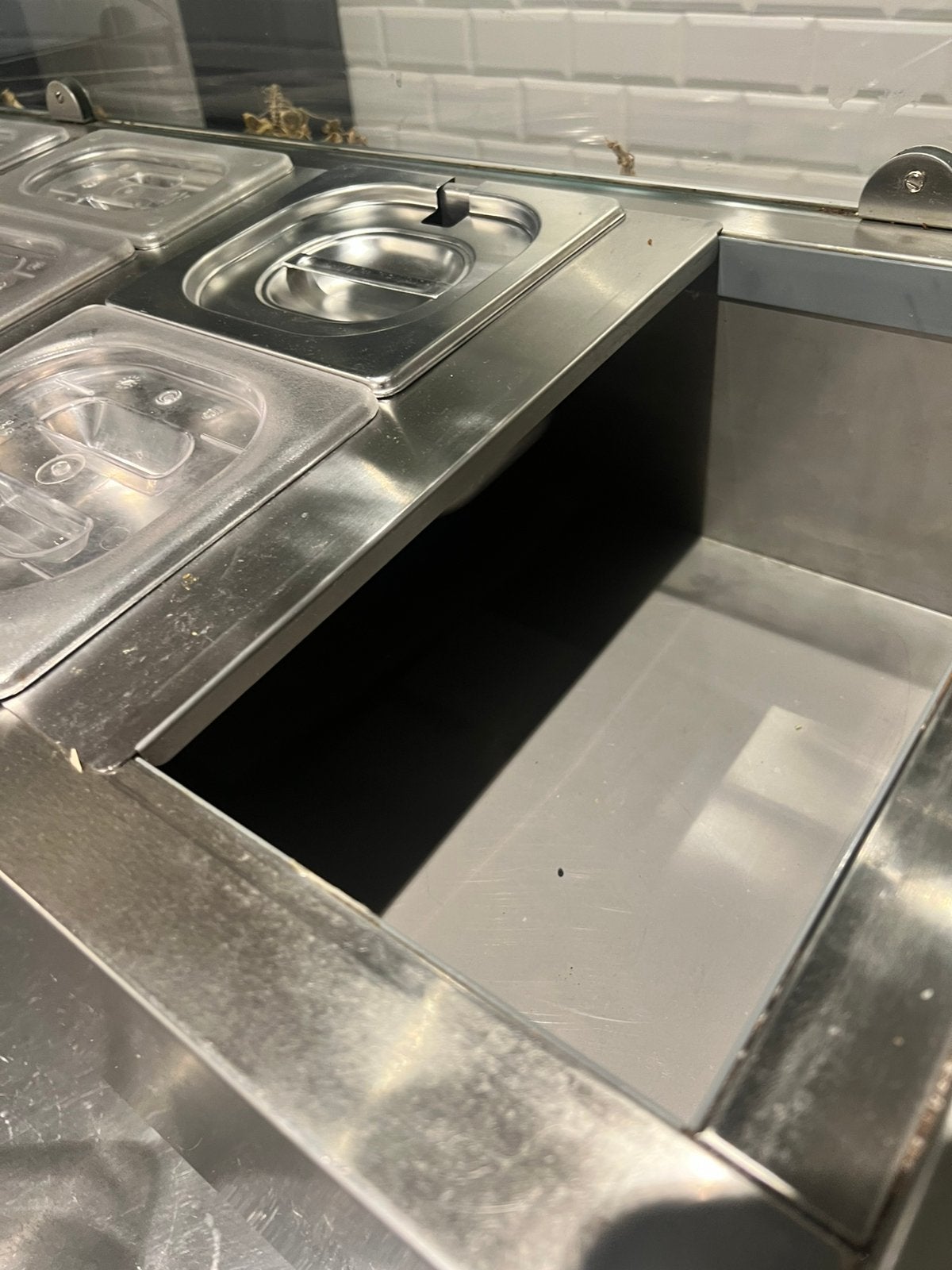 Professionele koelvitrine / saladette, Ophalen, Koelen en Vriezen