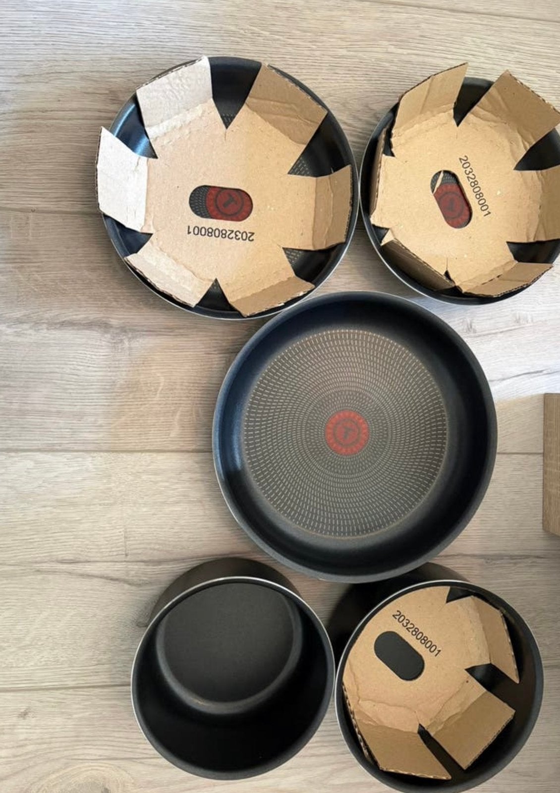 5 delige tefal pannenset. Nooit gebruikt wegens verhuis., Ophalen, Nieuw, Pannenset, Met handvatten