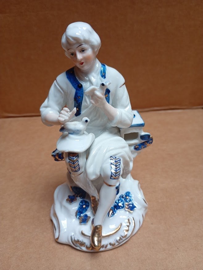 Vintage Fine Bone China porseleinen Jongen met duiven, Ophalen of Verzenden