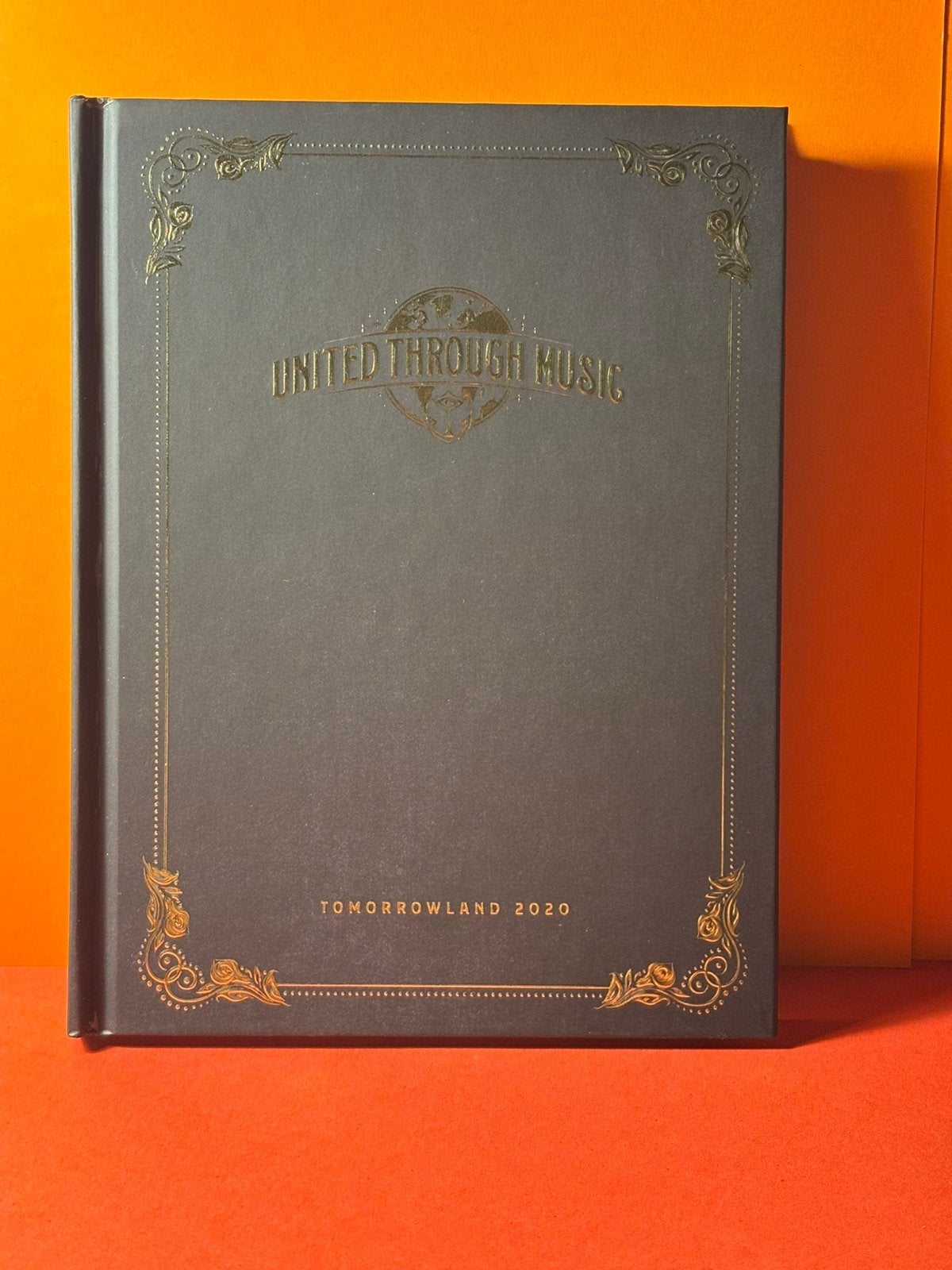 Tomorrowland 2020 - cd boek 3cd nieuwstaat, Verzenden