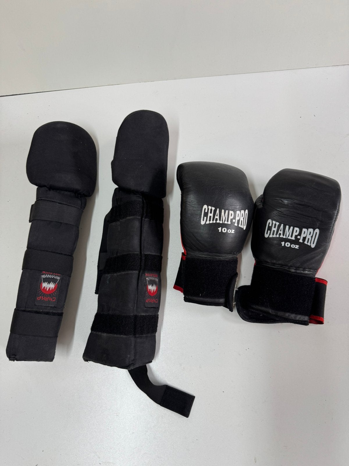 Protege et gant dz boxe, Enlèvement, Comme neuf