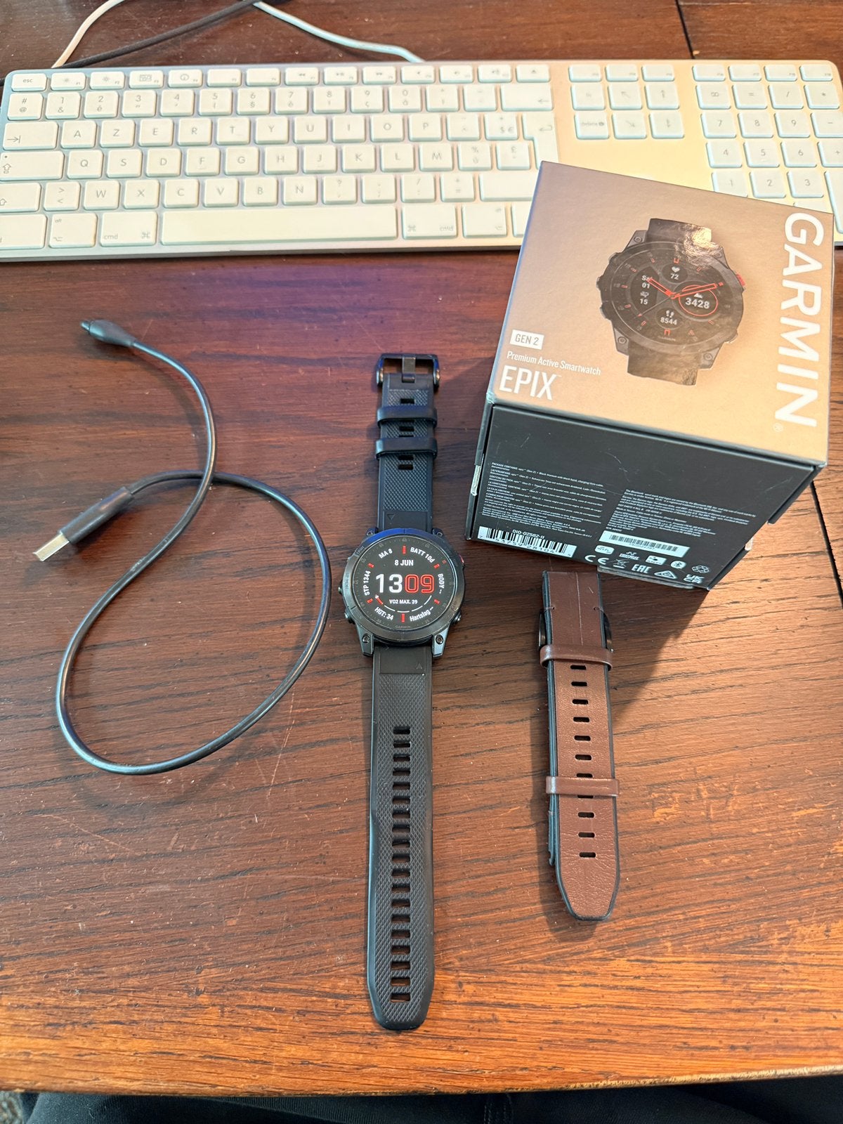 Garmin Epix Gen 2, saphir et titane, AMOLED et accessoires, Étanche, Enlèvement ou Envoi, Comme neuf, Avancer d'un pas