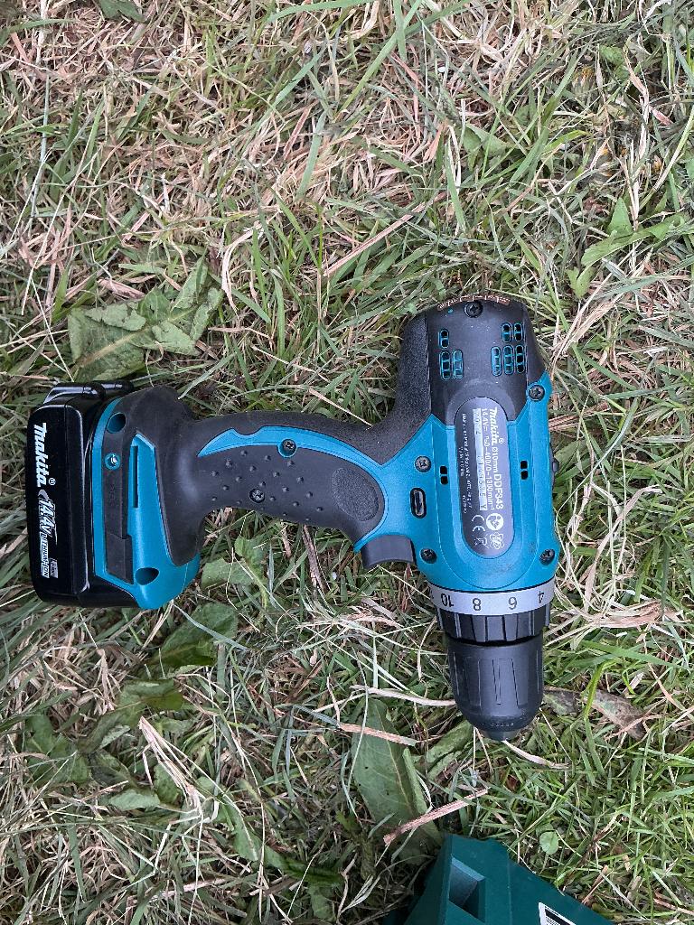 Perceuse sans fil Makita 14,4 V avec batterie et étui, Enlèvement