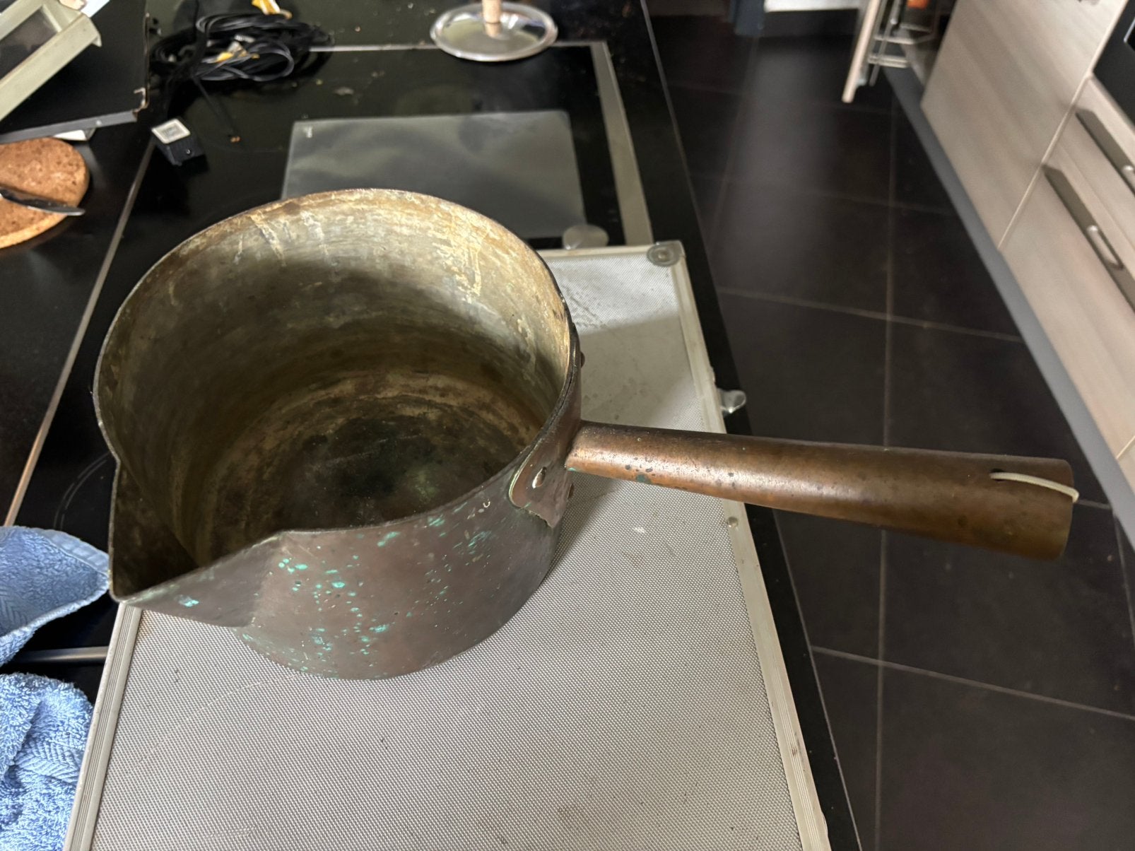 Koperen melkpot, Ophalen