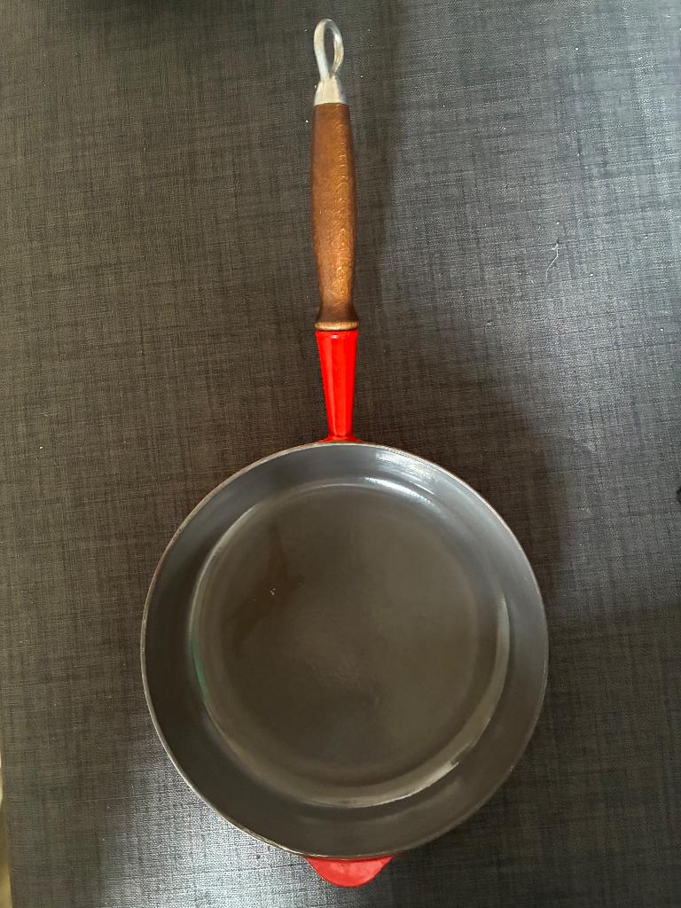Cousances - Le Creuset : steelpan in gietijzer, Huis en Inrichting, Keuken | Potten en Pannen, Gebruikt, Gietijzer, Ophalen of Verzenden