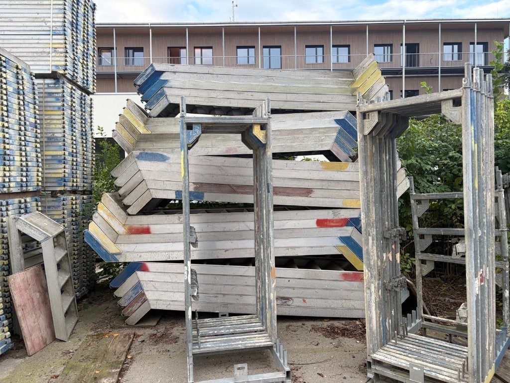 Gebruikt Layher / MJ Steigermateriaal – Allround & Blitz, Enlèvement ou Envoi, Utilisé, Autres types, 5 mètres de hauteur ou plus
