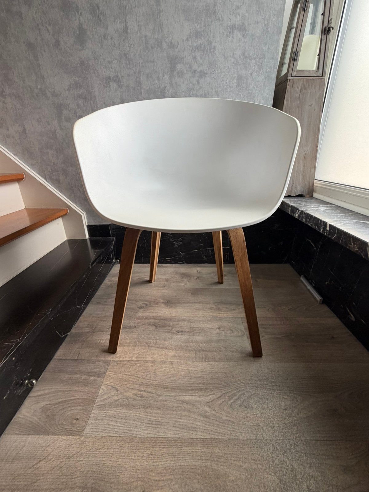 6x witte kuipstoelen met houten poten, Ophalen, Overige materialen, Gebruikt, Wit