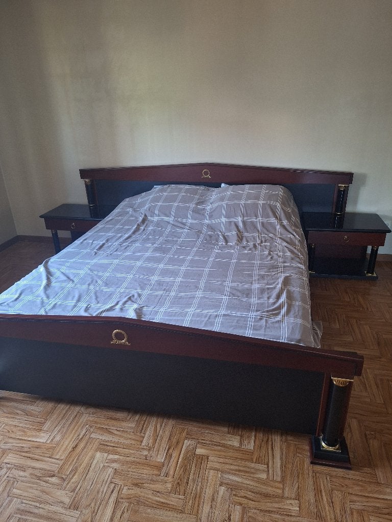 Slaapkamer: bed met 2 nachtkastjes en grote kleerkast, Ophalen, Gebruikt, Tweepersoons