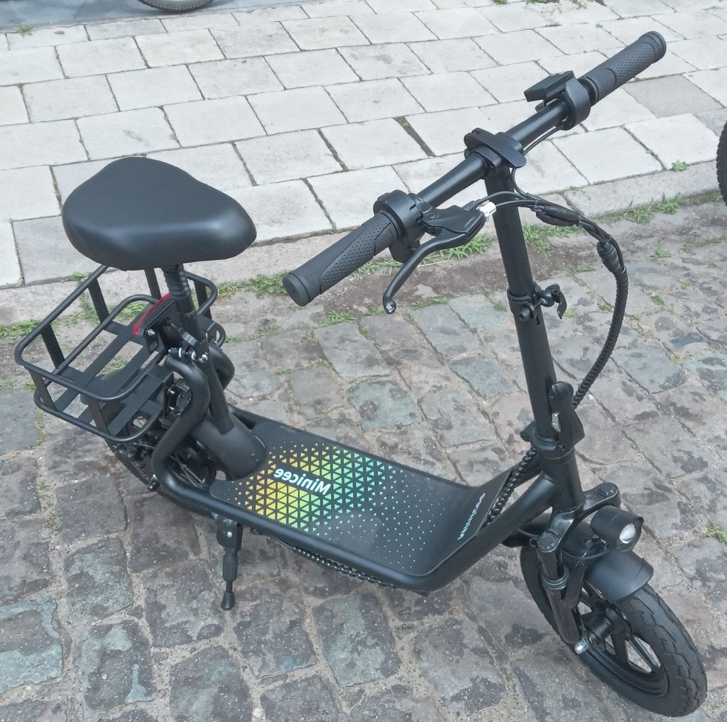 E-step met zadel, Fietsen en Brommers, Ophalen, Zo goed als nieuw, Elektrische step (E-scooter), Minicee