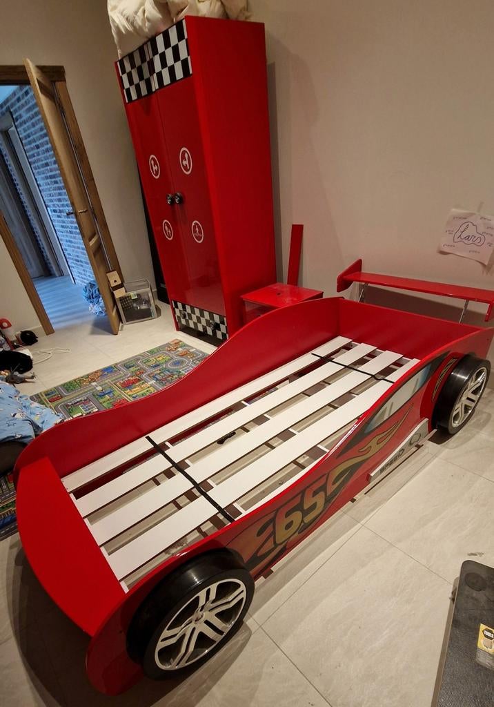 Kinderkamers jongens sportwagen rood. Bed, kast, nachtkastje, Kinderen en Baby's, Ophalen, Matras
