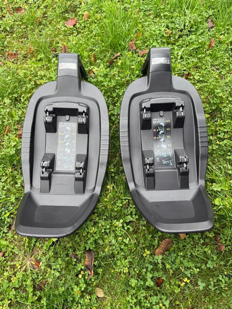Deux isofix maxi cosi familyfix parfait etat 70€ par piece, Enlèvement