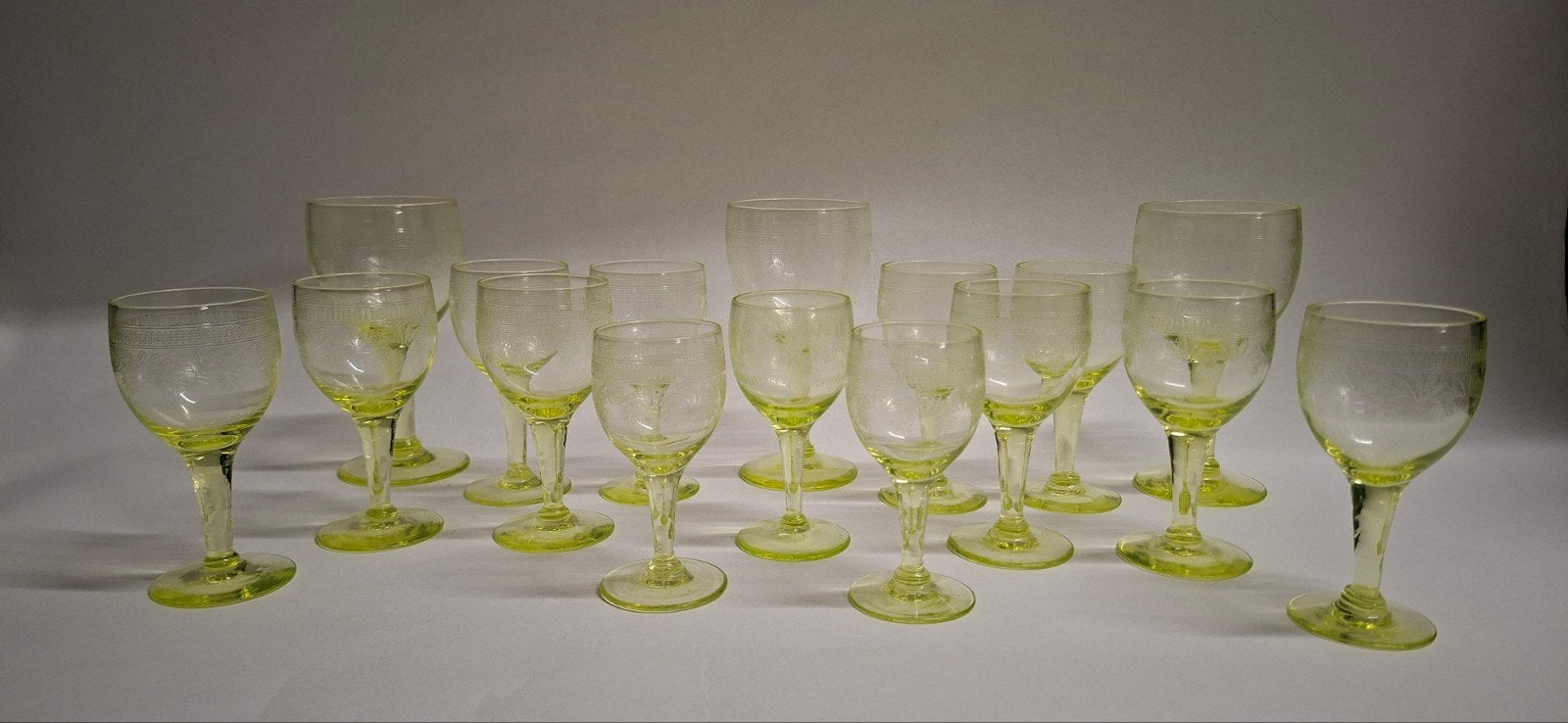 uranium glazen set, Antiek en Kunst, Antiek | Glaswerk en Kristal, Ophalen