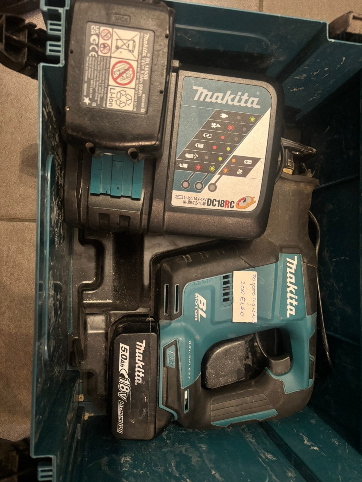 Makita recipro djr188 + 18v 5.0ah + lader, Ophalen, Zo goed als nieuw