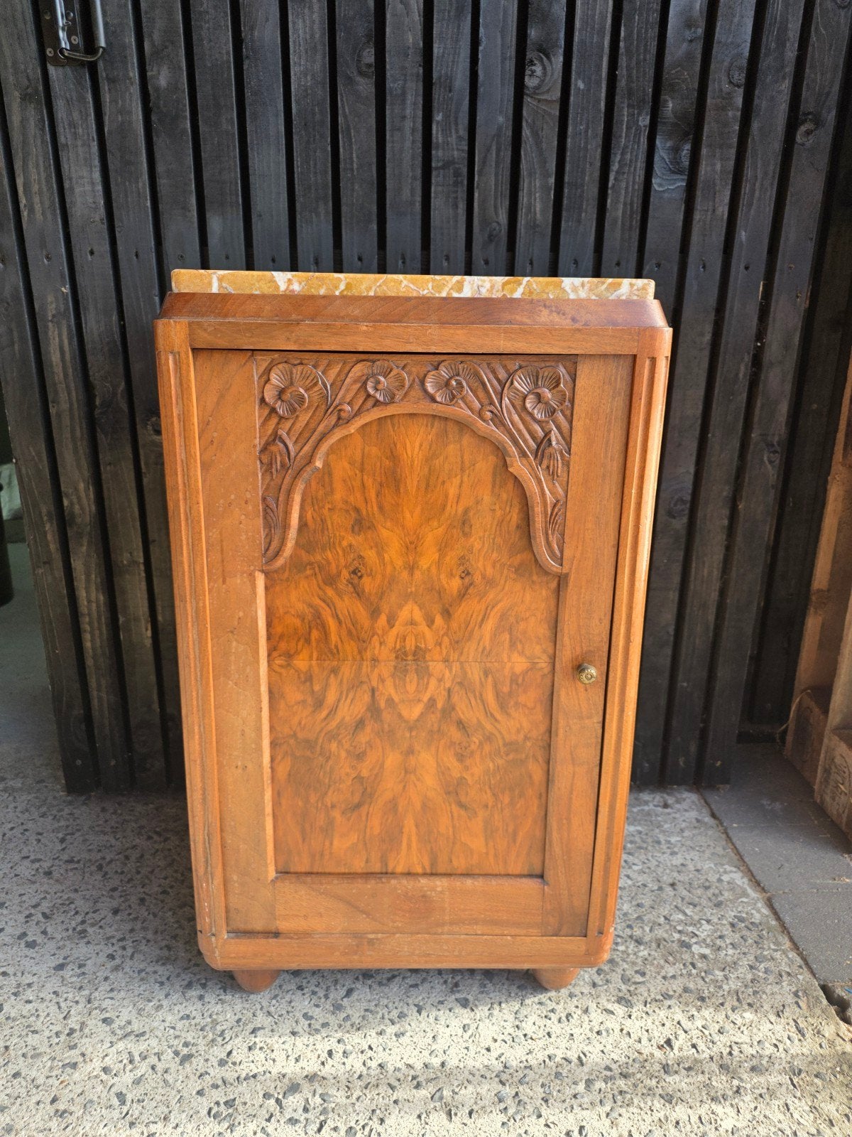 Meuble Art Déco / Art Nouveau en bois sculpté et marbre, Bois, Art nouveau, Enlèvement, Beige