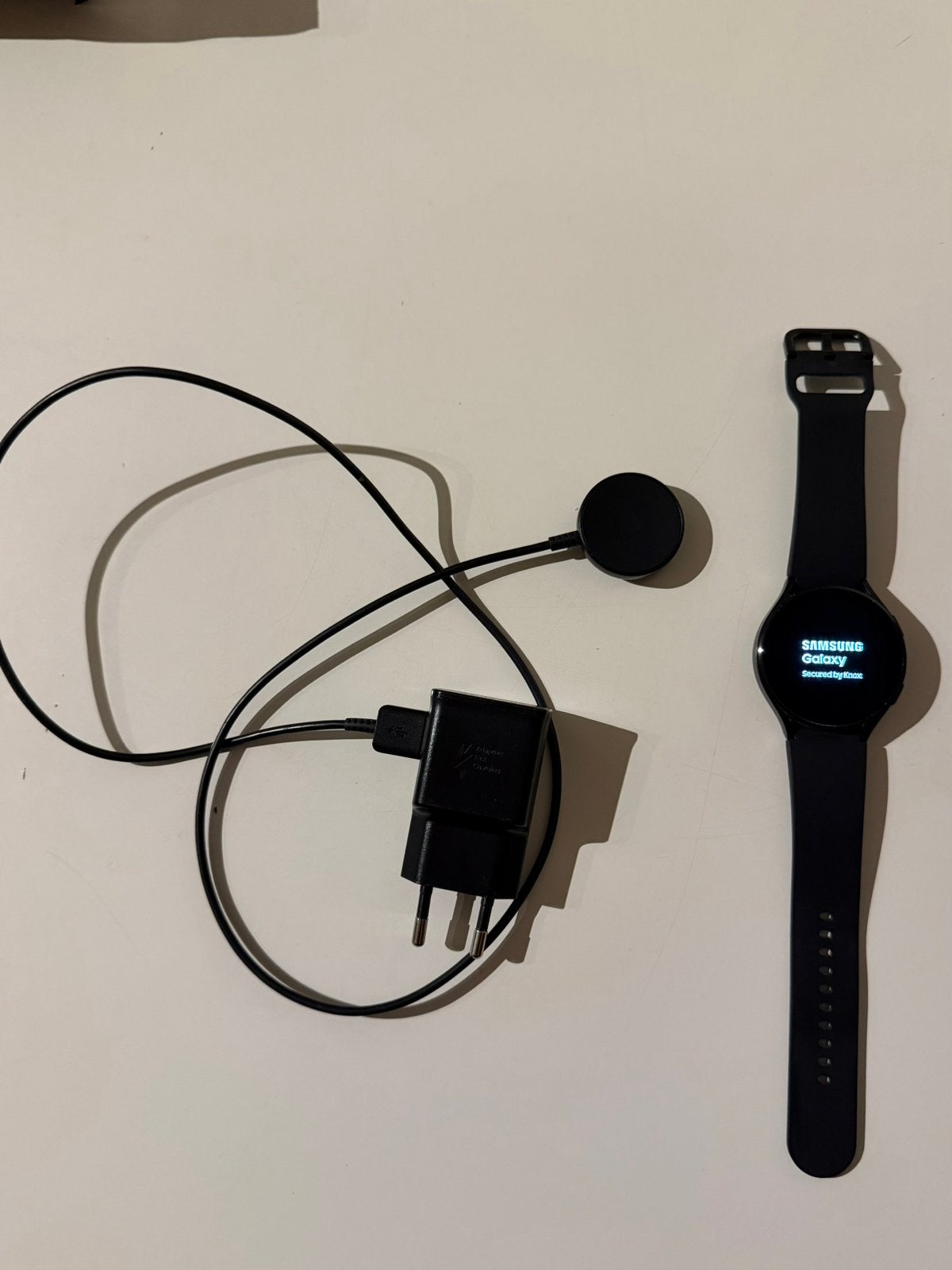 Samsung Galaxy Watch4+ draadloze oplader, Handtassen en Accessoires, Ophalen, Zo goed als nieuw, Zwart