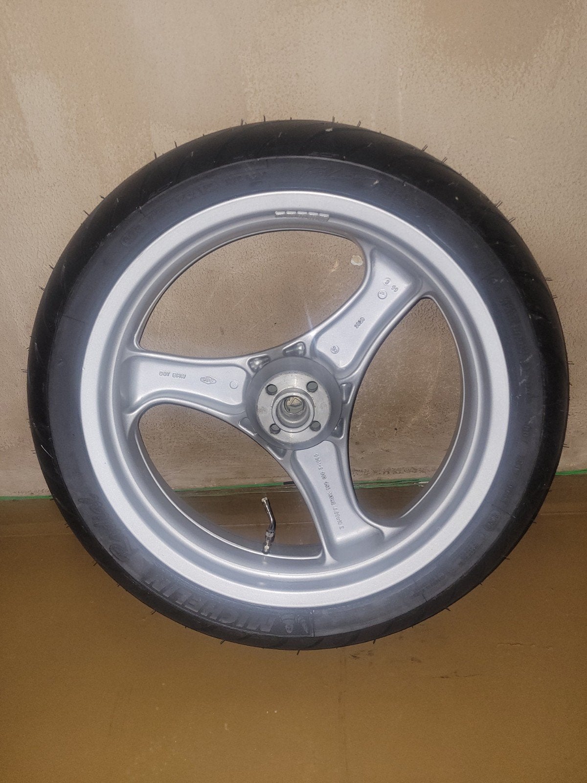 2 BMW T1150rt velgen met een nieuwe achterband, Ophalen