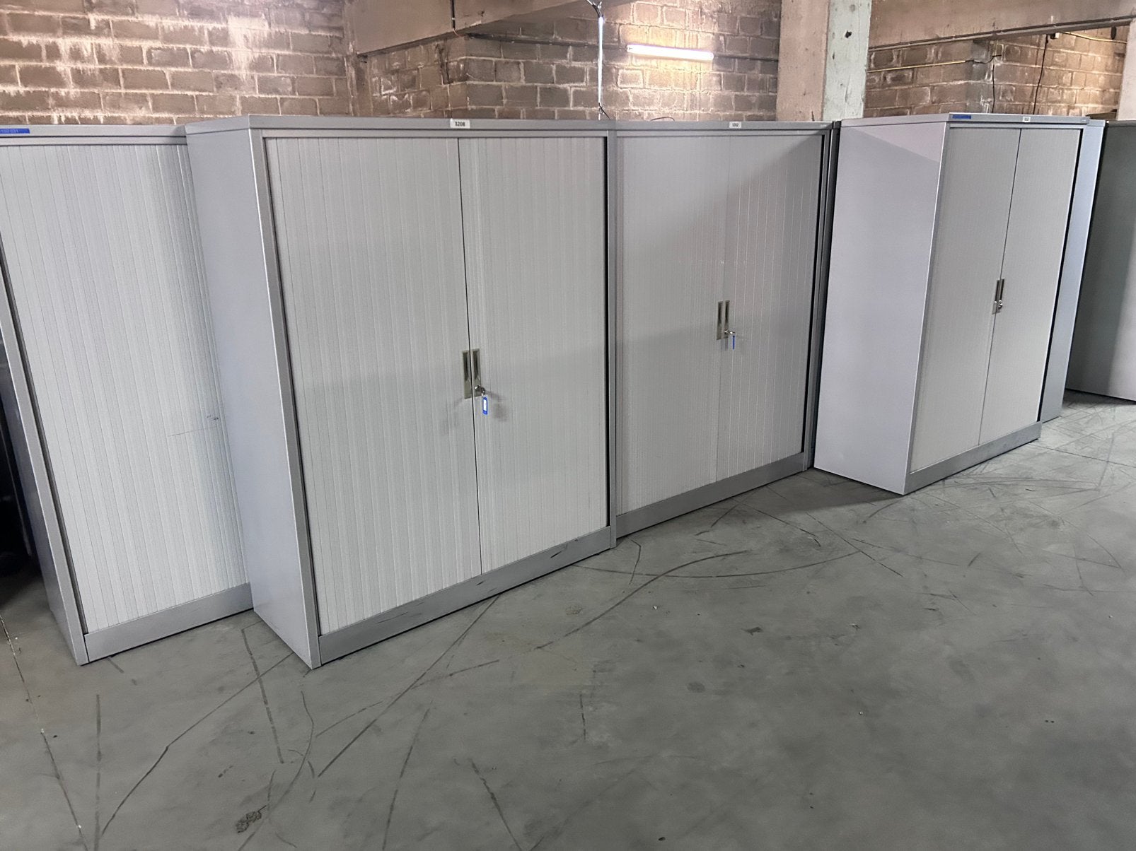 Set metalen kasten met luiken px 110 EUR per stuk, Ophalen of Verzenden, Zo goed als nieuw