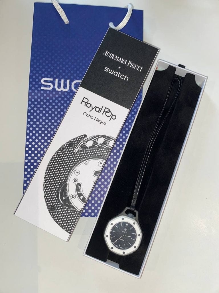 Swatch x Audemars Piguet „Royal Pop” — Zwart-wit — Orig, Handtassen en Accessoires, Horloges | Heren, Ophalen, Overige materialen