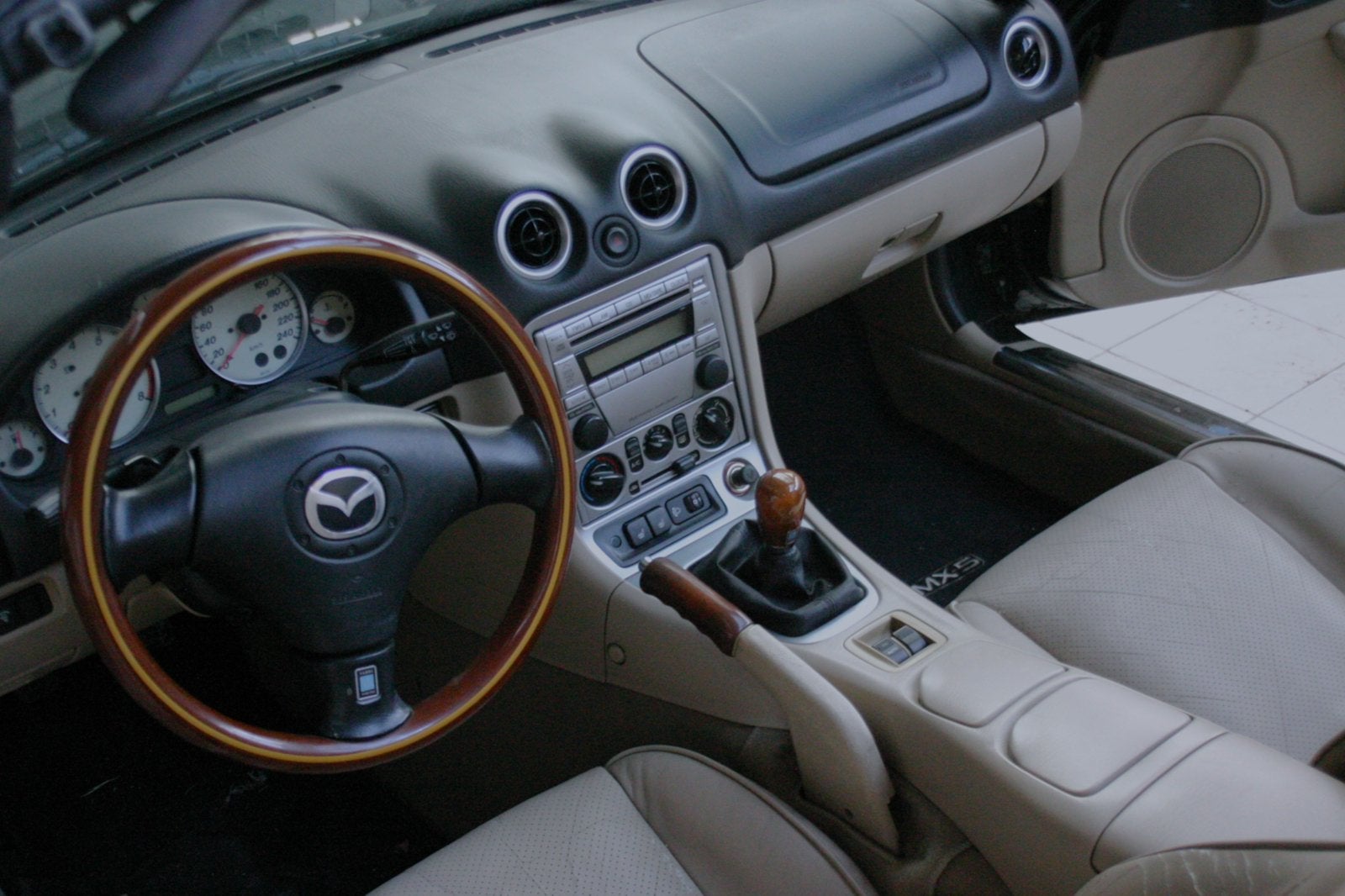 MX5 B, Elektrische ramen, Achterwielaandrijving, Beige, 4 cilinders