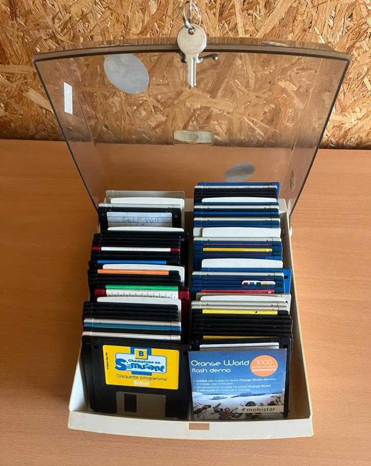 Vintage 3,5" floppy disk opbergbox, Computers en Software, Ophalen