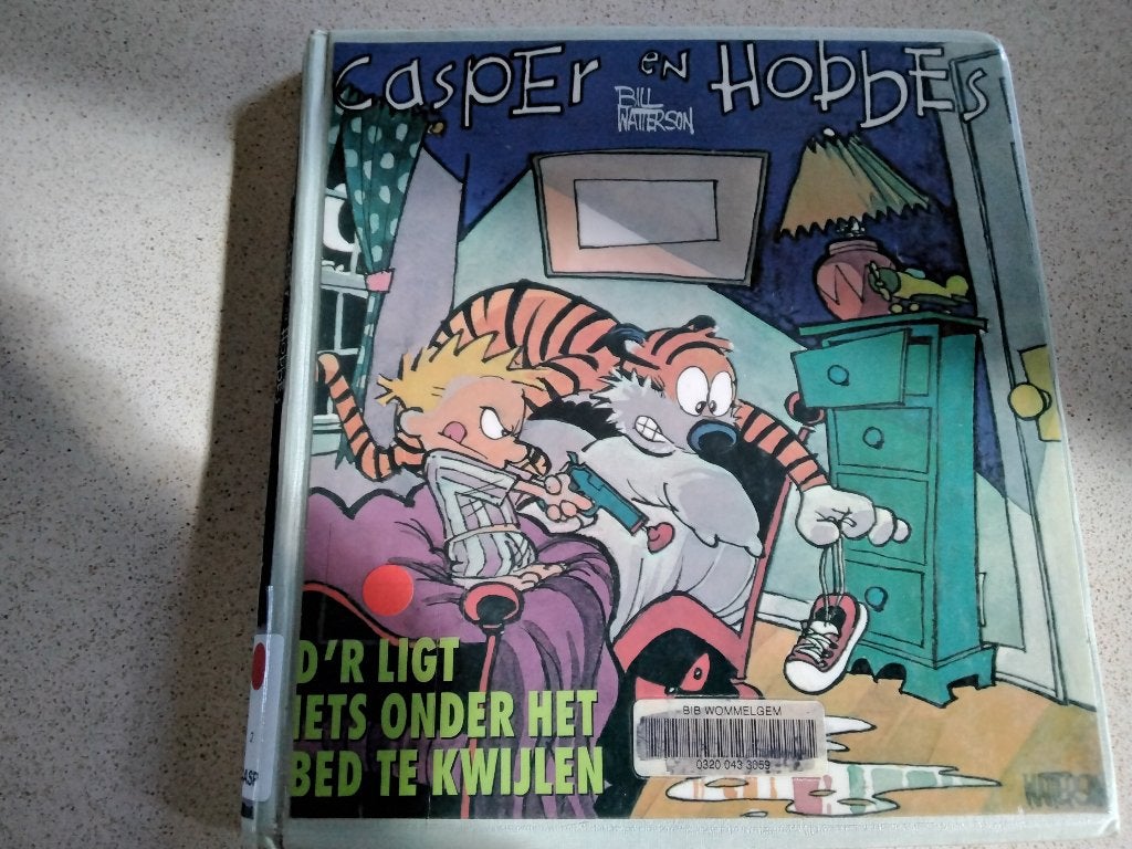 Oude strip Casper en Hobbes,d'r ligt iets onder het bed te k, Boeken, Eén stripboek, Ophalen, Gelezen