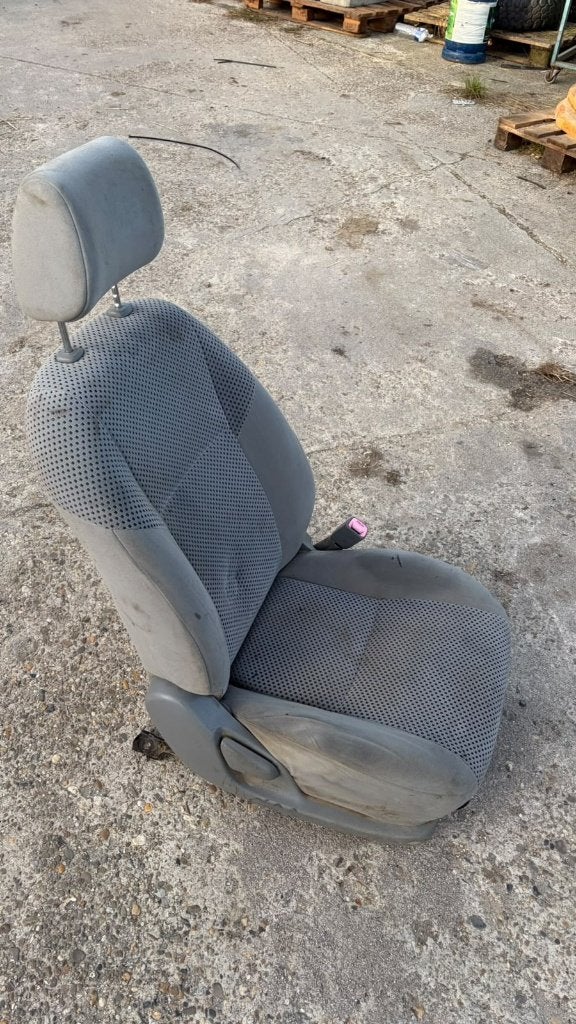 Toyota Hilux passagiersstoel grijs stof, Auto-onderdelen, Ophalen, Gebruikt, Toyota