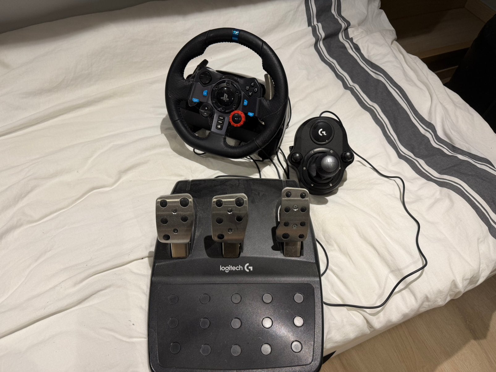 Logitech G29 + Pédalier + Levier de vitesse - Très bon état, Informatique & Logiciels, Enlèvement, Comme neuf