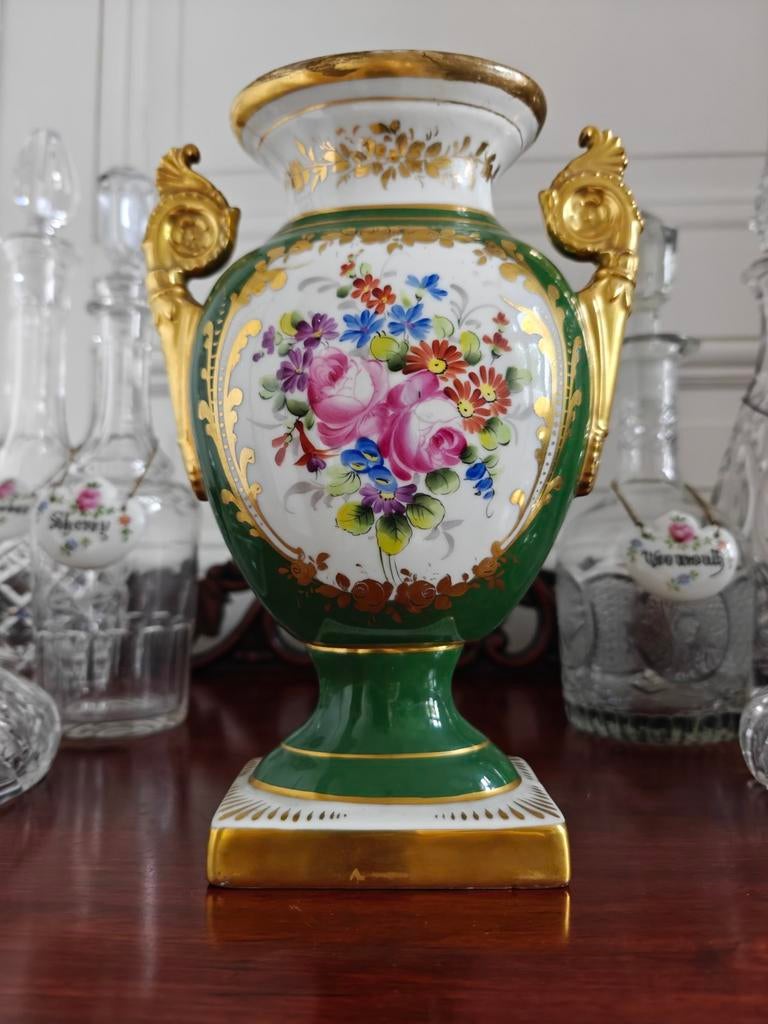 Vase en porcelaine multicolore du Vieux Paris
+/- 180 cm de, Antiquités & Art, Enlèvement