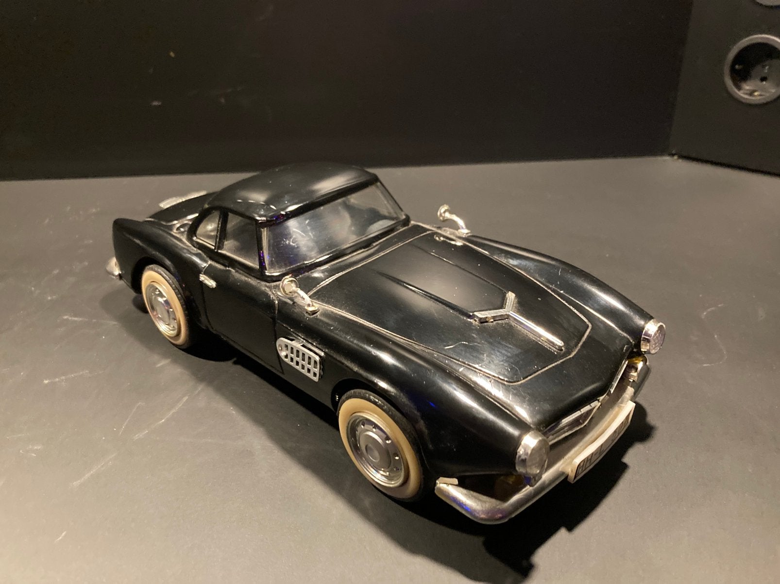 Modèle vintage en fer BMW 507 en bel état patiné., Hobby & Loisirs créatifs, Enlèvement ou Envoi, Utilisé, Voiture, Autres marques