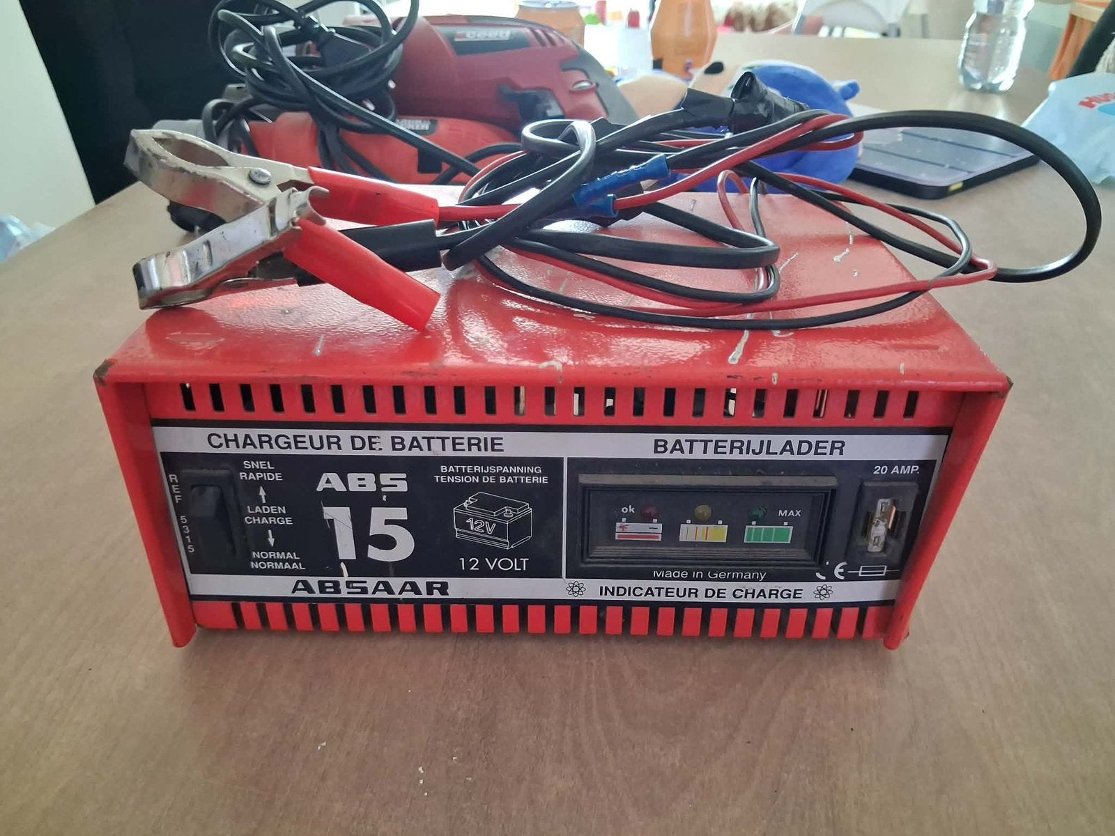 Te Koop: Batterij Oplader, Enlèvement