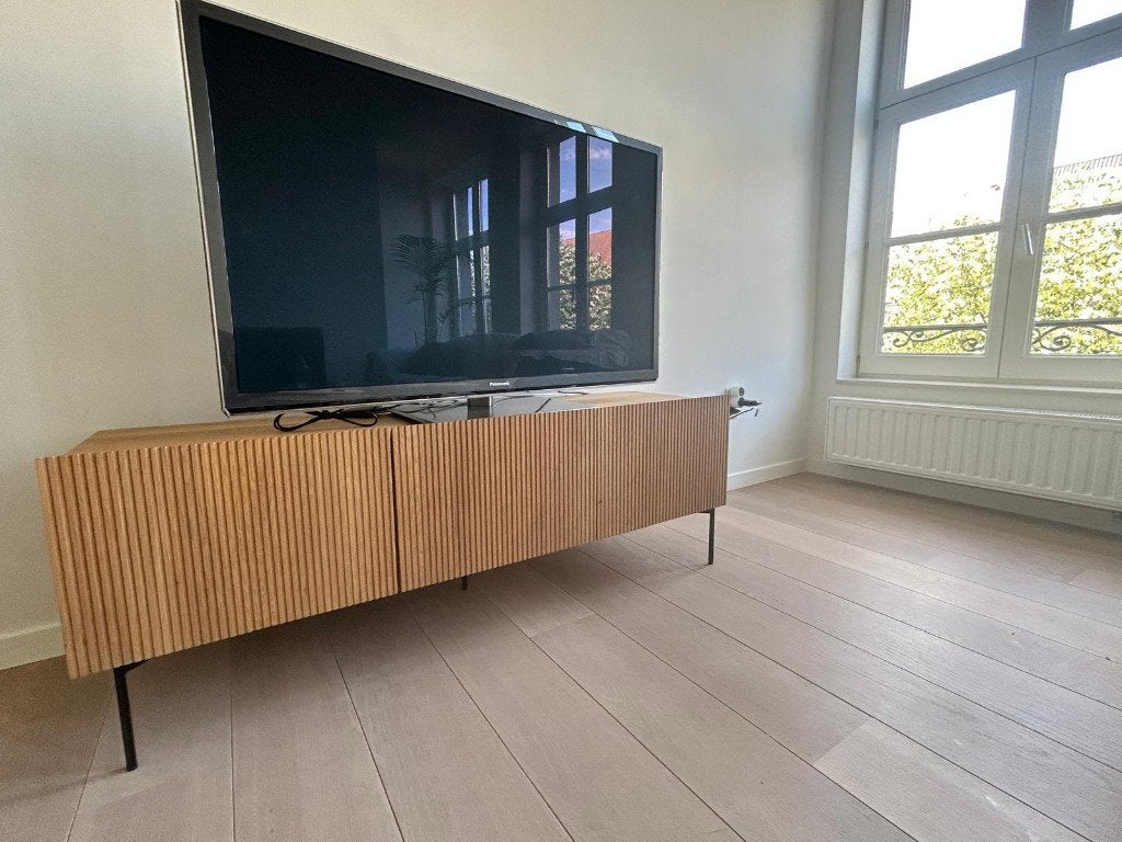 Te koop  TV Kast Juntoo, Maison & Meubles, Armoires | Dressoirs, Comme neuf, Avec tiroir(s), Avec porte(s), Avec abattant(s), Avec tablette(s)