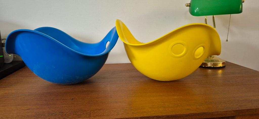 2x Moluk Bilibo speelschelp / balansschelp blauw en geel, Enlèvement ou Envoi