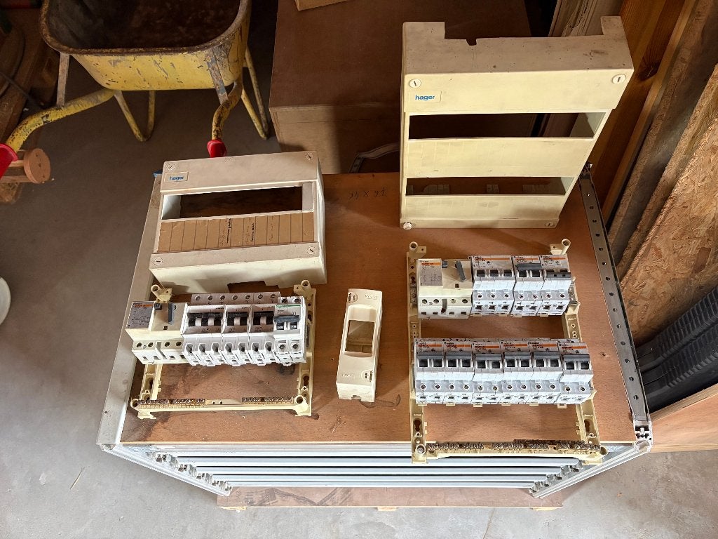 matériel électrique, Enlèvement, Utilisé, Hager