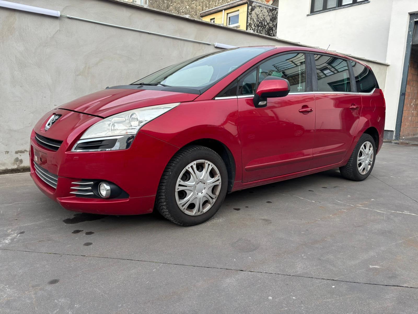 Peugeot 5008 1.6 Essence/7 sièges, Autos, Rouge, Euro 5, Ordinateur de bord, Entreprise
