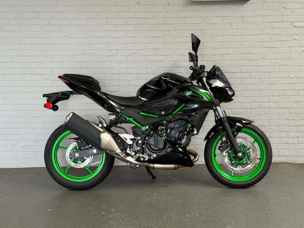 Kawasaki - Z500 SE 2026 (btw motor) - Moto Center Mertens, Motoren, 2 cilinders, Nieuw, Bedrijf, 451 cc