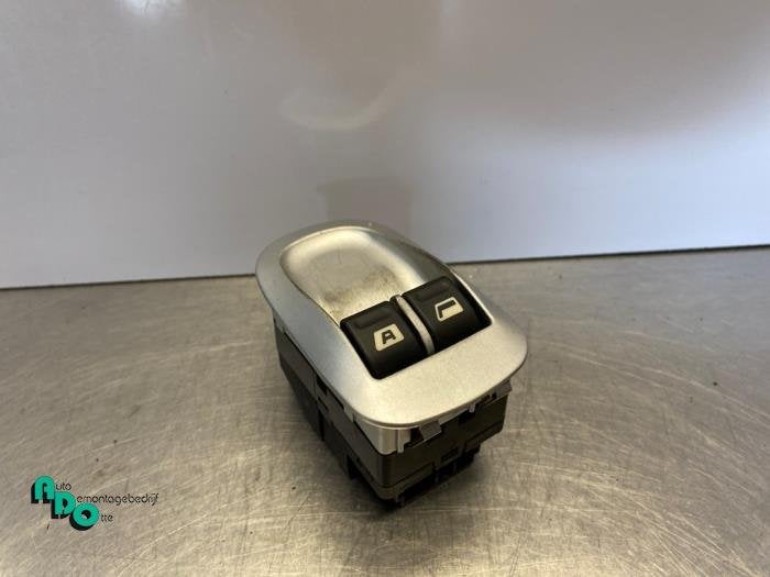 Elektrisch Raam Schakelaar van een Peugeot 206 PLUS (206 PLU, Auto-onderdelen, Gebruikt, -, -, Ophalen of Verzenden