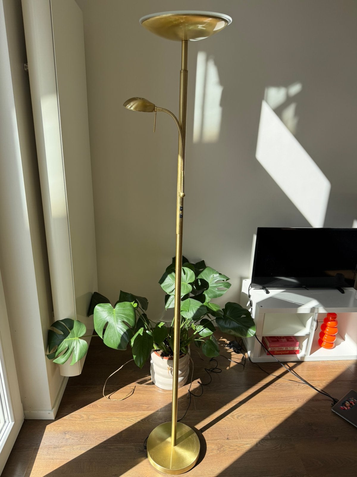 Lampadaire vintage doré avec liseuse orientable 2 éclairages, Enlèvement, Utilisé, Métal