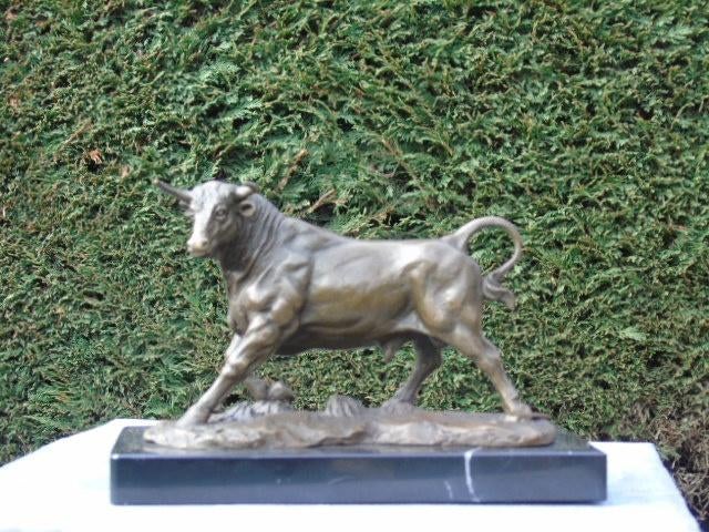 bronzen stier gesigneerd + stempel, MILO., Ophalen of Verzenden, Brons