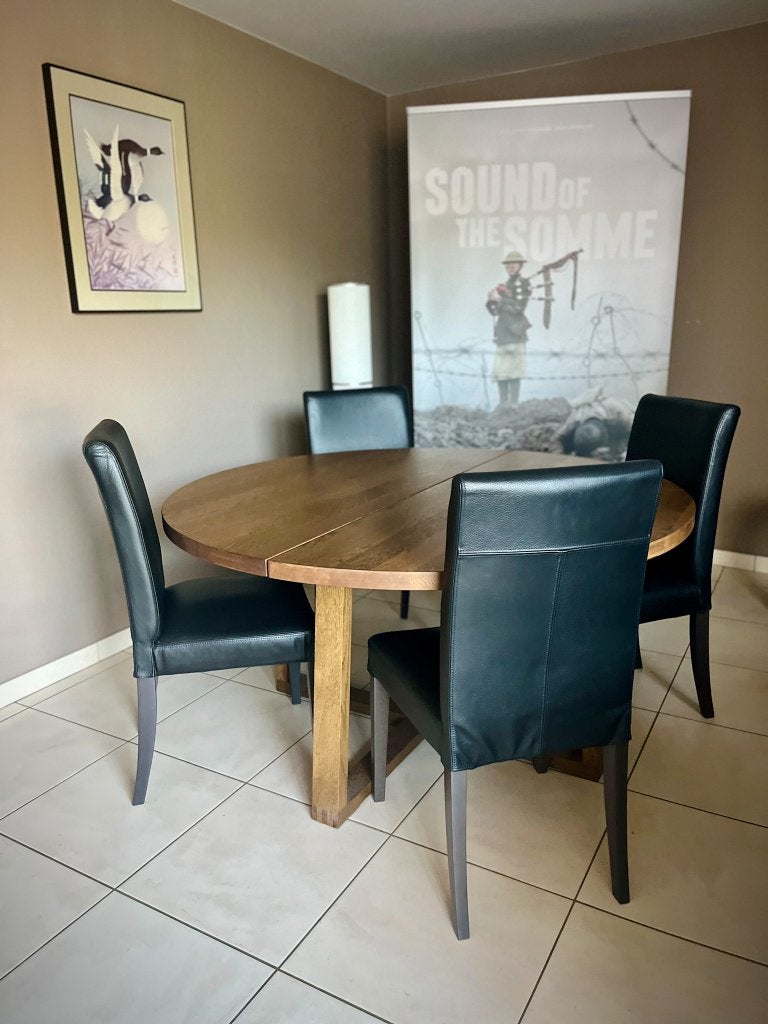 IKEA ronde houten tafel MÖRBYLÅNGA met 4 zwarte stoelen, Huis en Inrichting, Tafels | Eettafels, Ophalen, Rond, Scandinavisch
