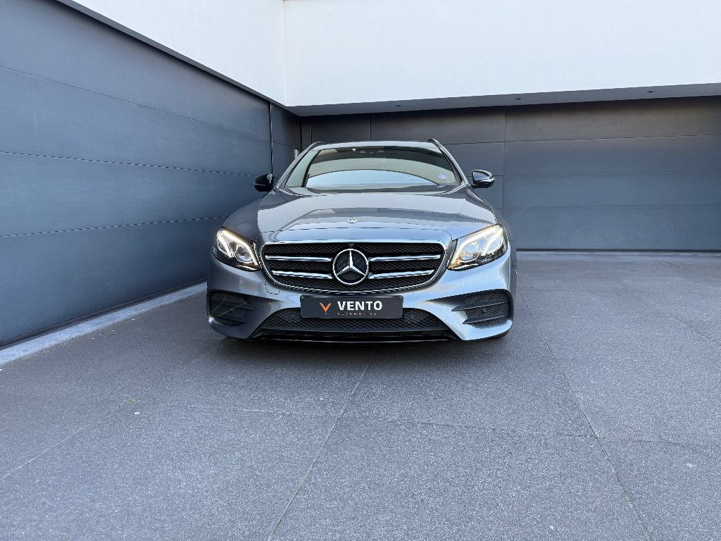 MERCEDES E 200 AMG-PACK 68.200 KM   1 JAAR GARANTIE, Auto's, Mercedes-Benz, Automaat, Achterwielaandrijving, 4 cilinders, Leder en Stof