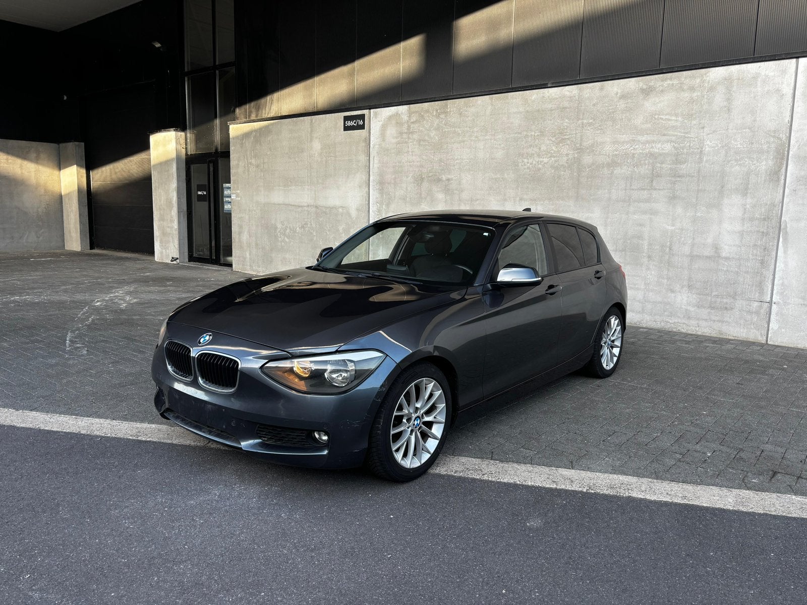 Bmw 116i benzine - Te koop, Voorwielaandrijving, Euro 5, Zwart, Bedrijf