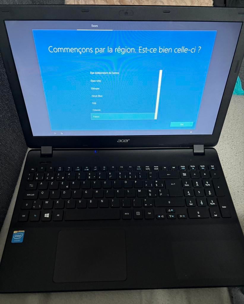 Ordinateur portable en très bon état + chargeur inclus, Articles professionnels, Enlèvement